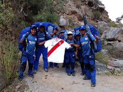 Nuestro equipo alentando al equipo de fútbol